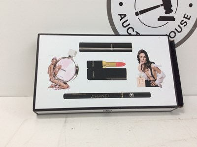 Lot 86 - Chanel beauty products