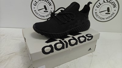 Lot 70 - Adidas trainers size 10uk black