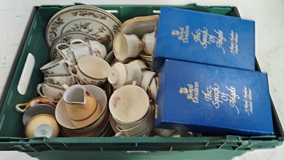 Lot 38 - Box of ceramics