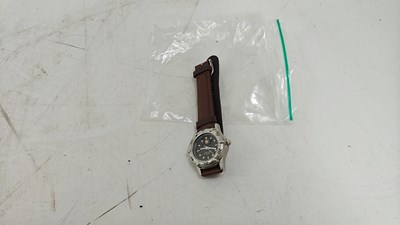 Lot 172 - Ladies watch bearing tag logo