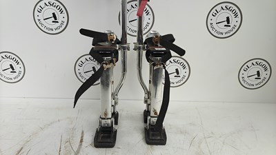 Lot 58 - Decorating stilts