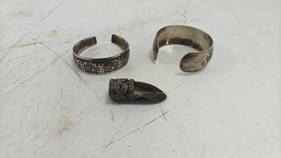 Lot 168 - 2 silver bangles and finger accessory