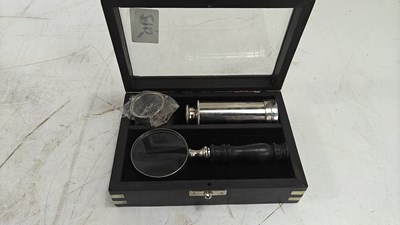 Lot 146 - Exploration gift set