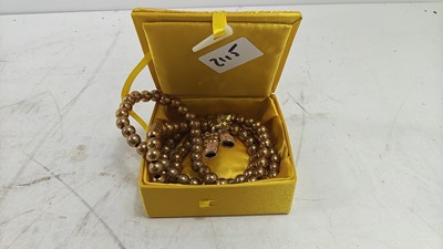 Lot 169 - Oriental style beads