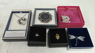 Lot 158 - 6 boxes costume jewellery
