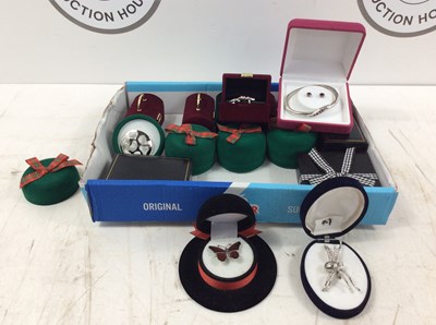 Lot 69 - Box of Costume Jewellery