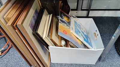 Lot 198 - Large qty of pictures