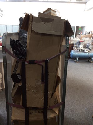 Lot 226 - Cage of growing equipment