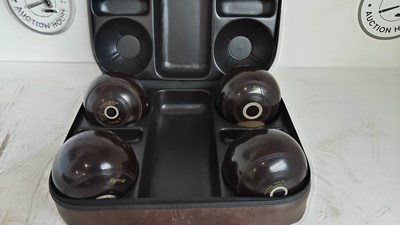 Lot 220 - Set of bowls in leather bag