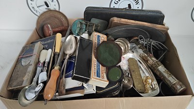 Lot 253 - Box of metal products