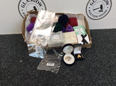 Lot 20 - Box of Costume Jewellery