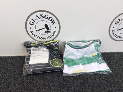 Lot 107 - 2 Tops Bearing Celtic Logo