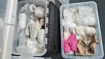 Lot 219 - 2 boxes mixed glass or ceramics