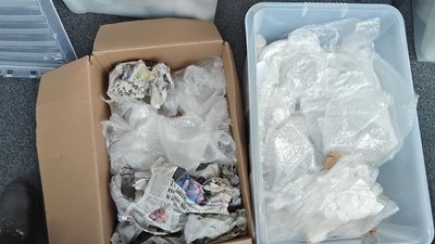 Lot 220 - 2 boxes mixed glass or ceramics