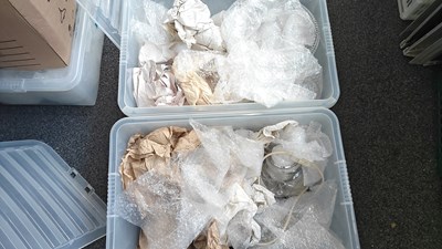 Lot 221 - 2 boxes mixed glass or ceramics