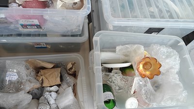 Lot 207 - 2 boxes mixed glass or ceramics