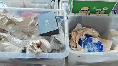 Lot 209 - 2 boxes mixed glass or ceramics