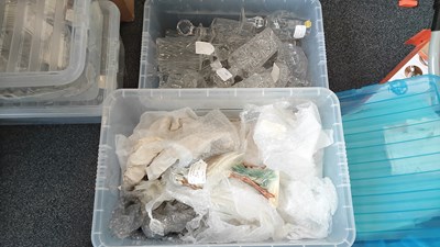 Lot 217 - 2 boxes mixed glass or ceramics