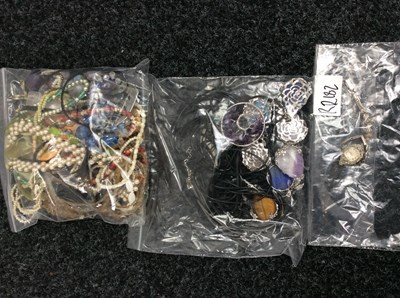 Lot 142 - Qty of Jewellery