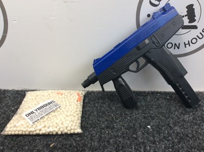 Lot 154 - BB Uzi With Ammunition