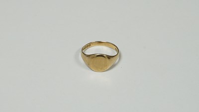Lot 55 - 9ct Gold, Gents Signet Ring 4.68 Gram Size V (Some Engraving Inside)