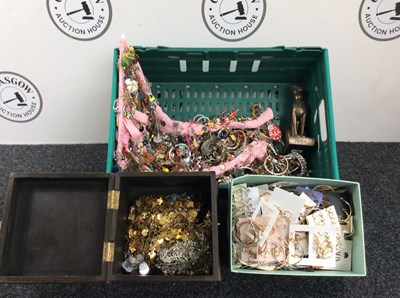 Lot 123 - Tray Of Costume Jewellery