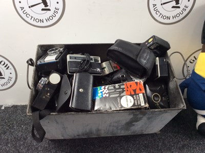 Lot 22 - Qty Of Retro Cameras