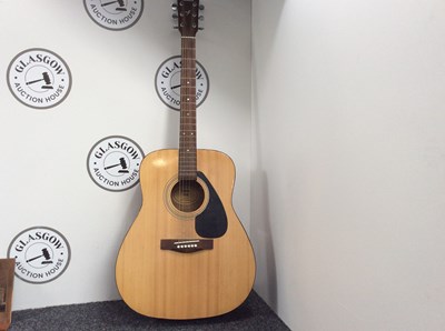 Lot 15 - Yamaha acoustic guitar