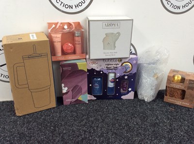 Lot 185 - Bundle Of Misc Gifts