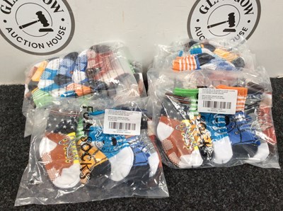Lot 16 - 11 packets of kids socks