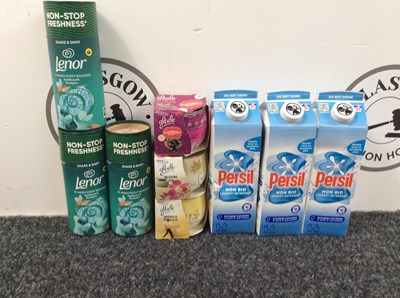 Lot 151 - Washing bundle and 2 candles