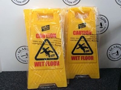 Lot 128 - 8x wet floor signs new
