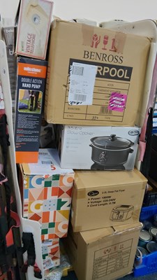 Lot 167 - Cage of misc customer returns