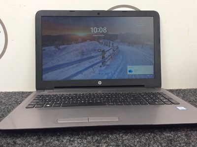 Lot 102 - Hp laptop powers up track pad not working no charger