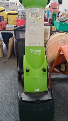 Lot 15 - Viking GE 250 garden shredder with 230v connection