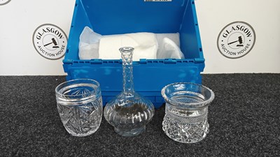 Lot 148 - Box containing mixed glassware
