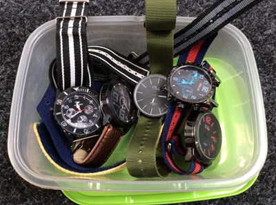 Lot 217 - Tub of assorted watches