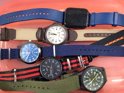 Lot 209 - Bundle of assorted watches