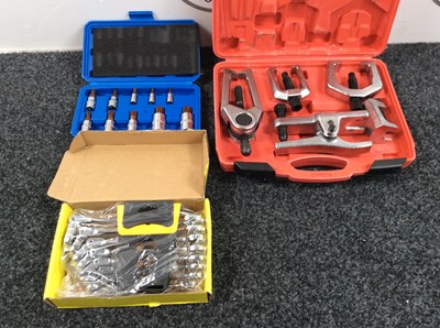 Lot 212 - Bearing puller set in hard case with hex socket set and spanner set