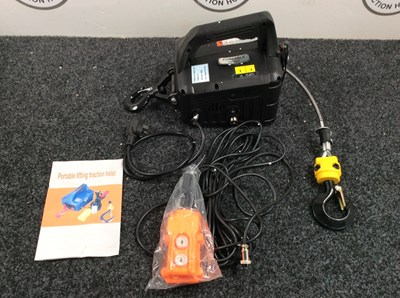 Lot 240 - Portable lifting traction hoist