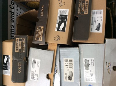 Lot 16 - Box of new safety footwear in asstd styles / sizes
