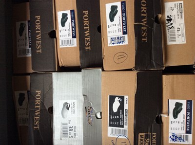 Lot 14 - Box of new safety footwear in asstd styles / sizes