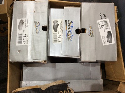 Lot 23 - Box of new safety footwear in asstd styles / sizes