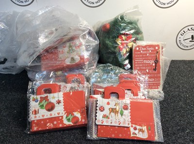 Lot 31 - Qty Of Christmas Miscellaneous Decorations inc Large Garland, Plaques & Other - Mixed