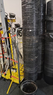 Lot 73 - Large Quantity Of approx 150 Plastic Plant Pots, medium Size - Used