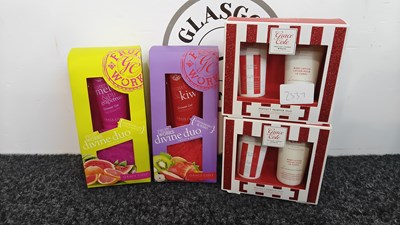 Lot 45 - 4 cosmetic items