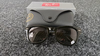 Lot 63 - Ray-Ban sunglasses in case with box