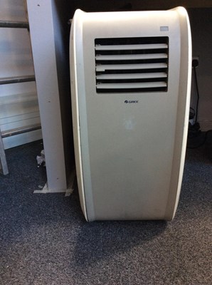 Lot 205 - Gree portable air conditioner-used