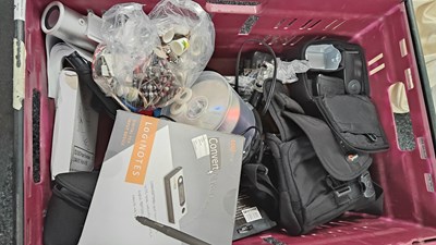 Lot 223 - Bag of collectable items and box of misc