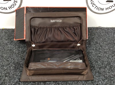 Lot 105 - Laura mercier lux travel brush collection new